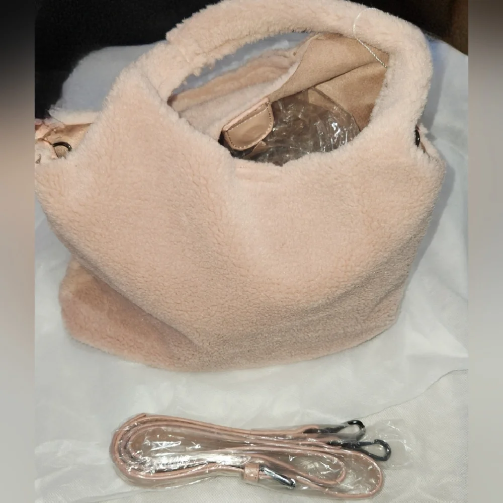 Deux lux plush handbag - Picture 3 of 6